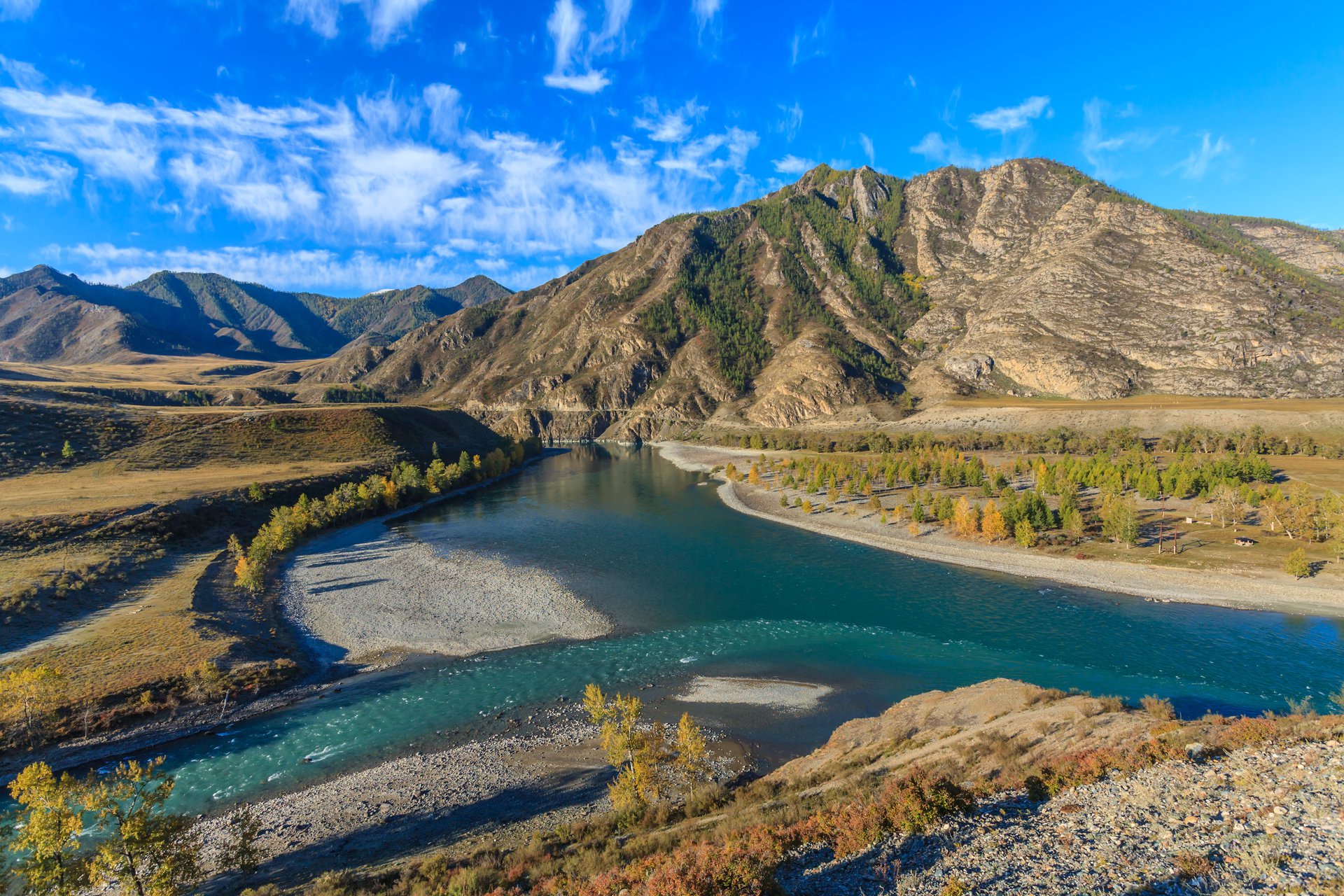 Самая большая река казахстана. Река Катунь Алтай природа. Бийск горы Алтая. Горы Алтая Катунь. Алтай Катунь Исток.