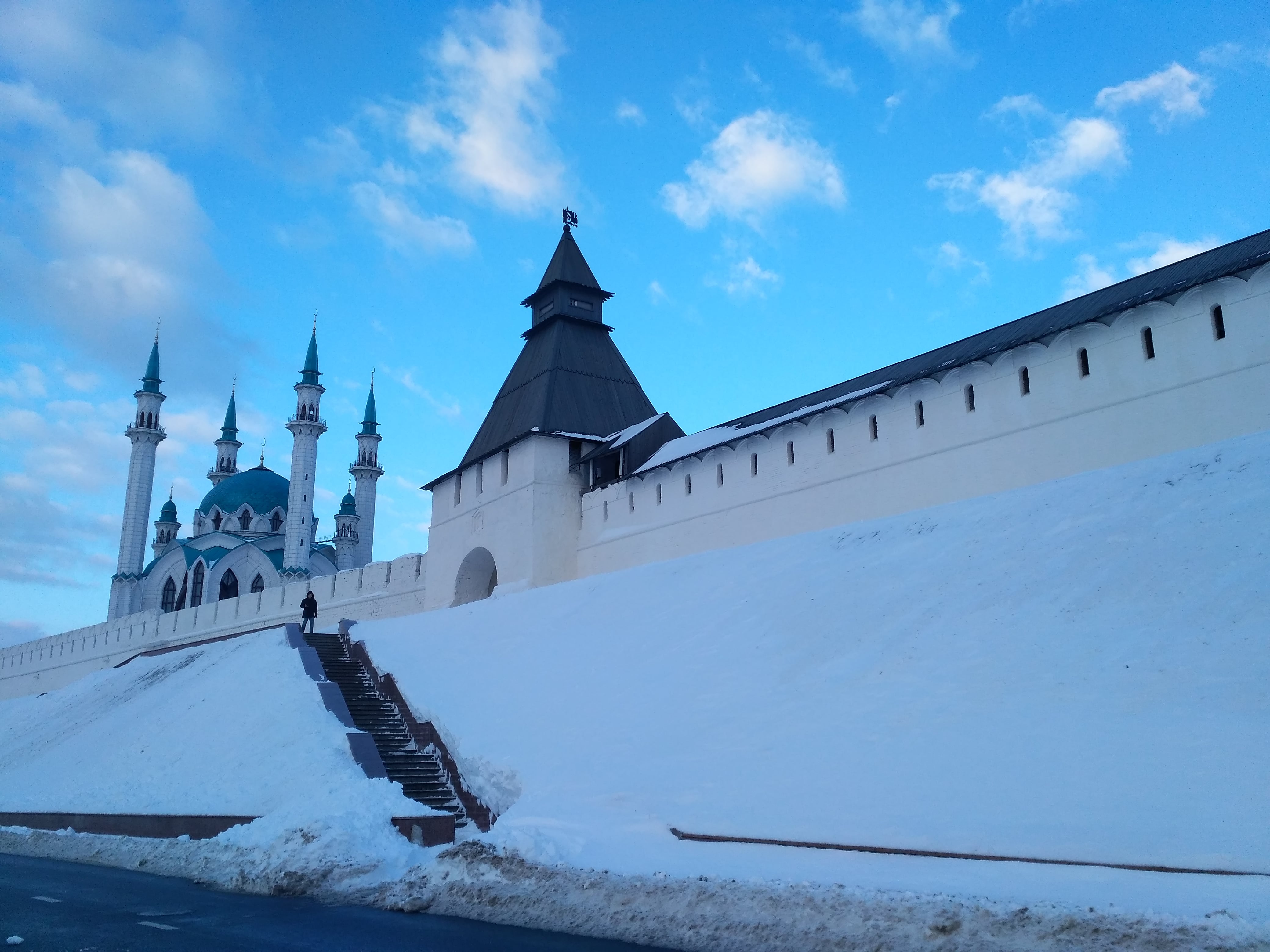 Казань зимой. Белокаменная крепость Казань зимой. Казань зима достопримечательности. Казань зимой 2021.