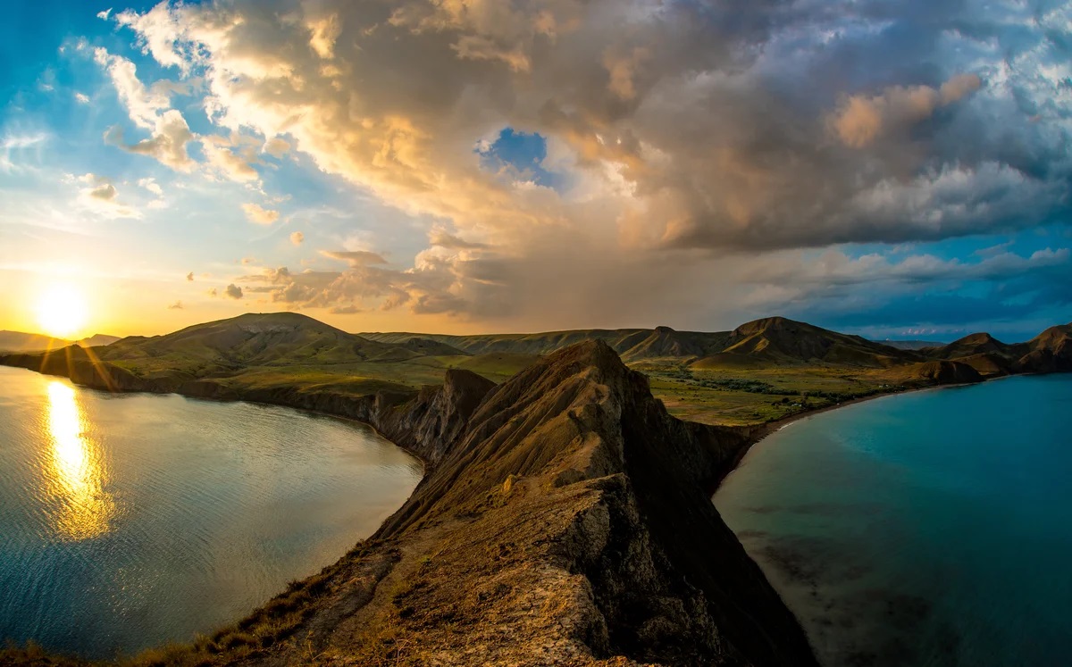 Что внутри ласточкиного гнезда в крыму фото