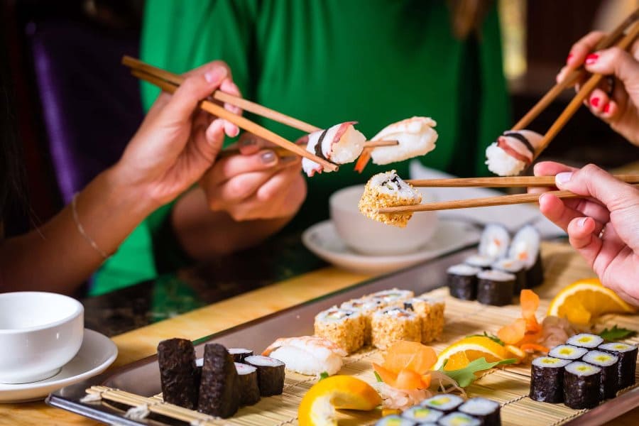 Как выглядят суши в Японии